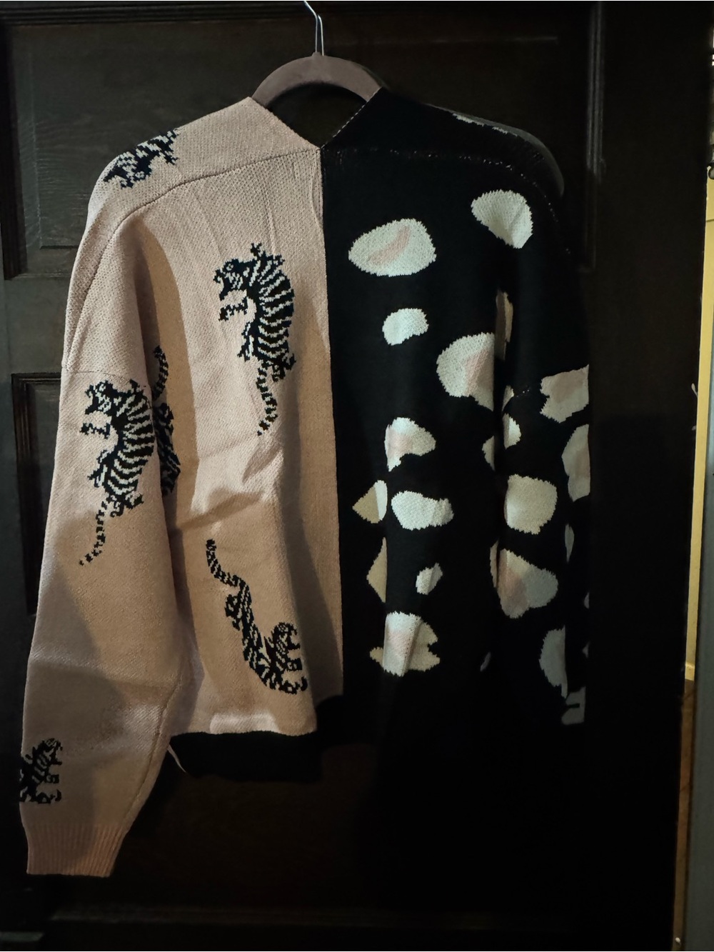 Derax Oversized Cardigan distinct leopard spots & Leopards Light Pink & Black - Picture 5 of 6